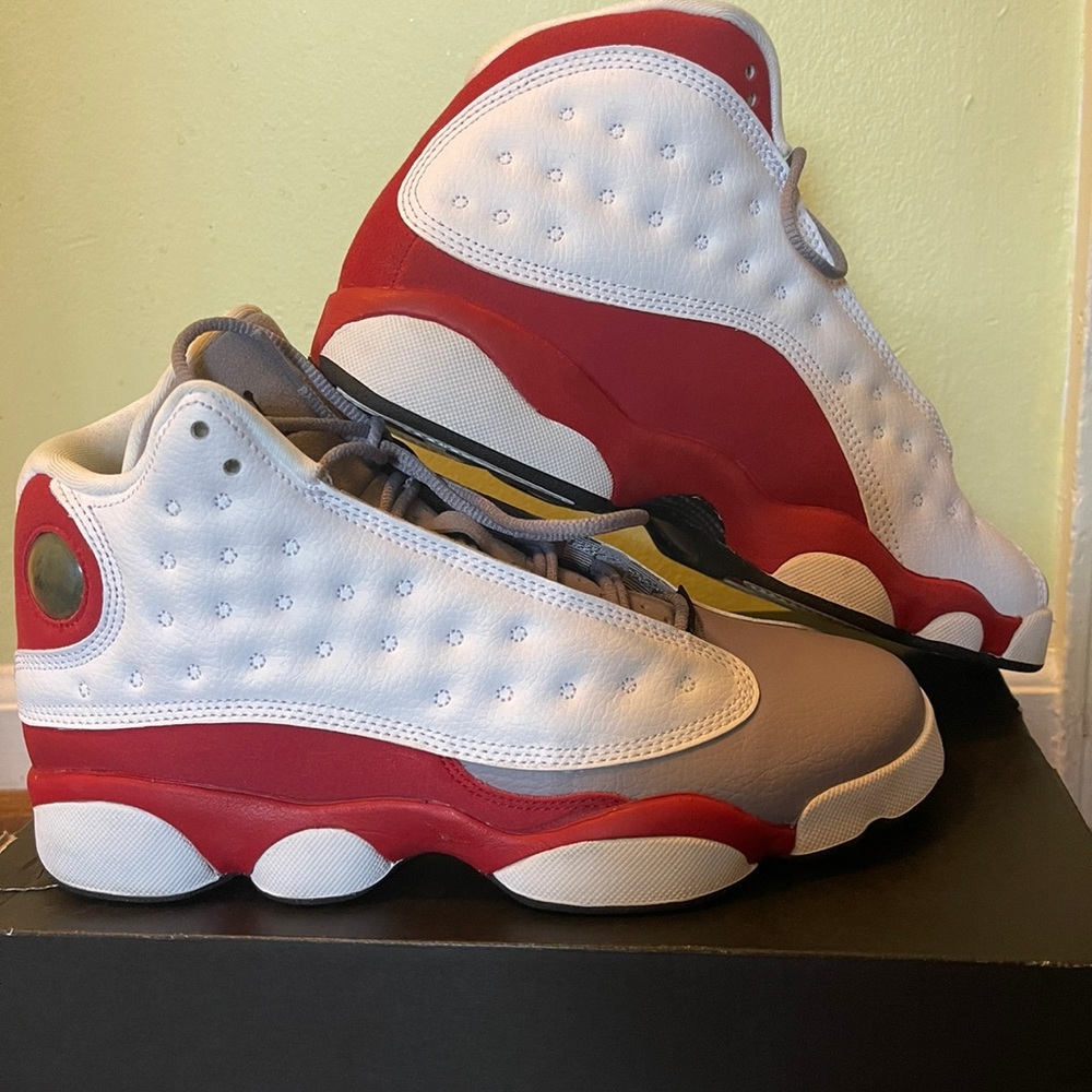 Gently worn, no creases, good condition Air Jordan Nike-13 Retro, Grey Toe.